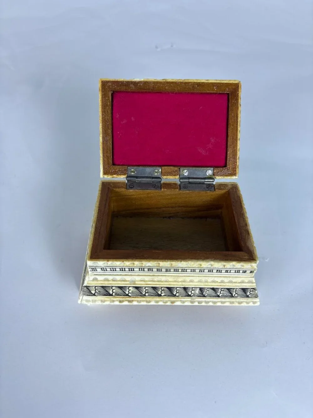 Vintage Faux Ivory Trinket Box Santo Domingo Keepsake Box Resin Jewelry Box Foot